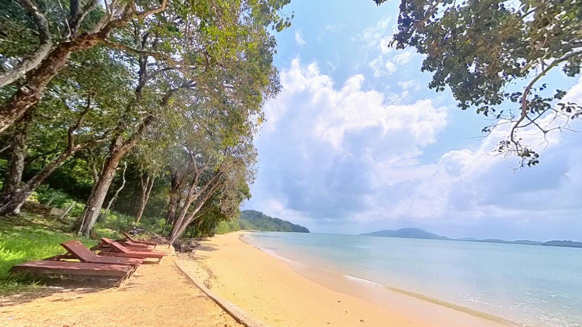 Phayamas Private Beach Resort And Island Brew - Adults Only Koh Phayam Exteriör bild