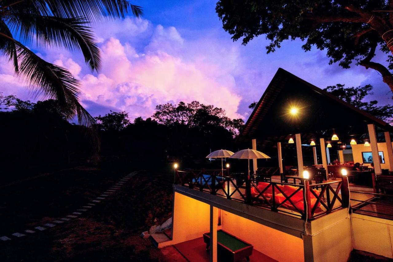 Phayamas Private Beach Resort And Island Brew - Adults Only Koh Phayam Exteriör bild