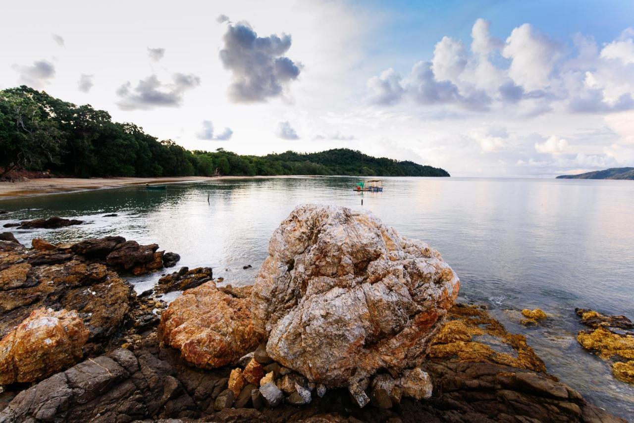 Phayamas Private Beach Resort And Island Brew - Adults Only Koh Phayam Exteriör bild